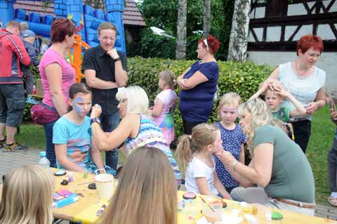Kinderschminken zum Dorffest in Haarhausen 2016